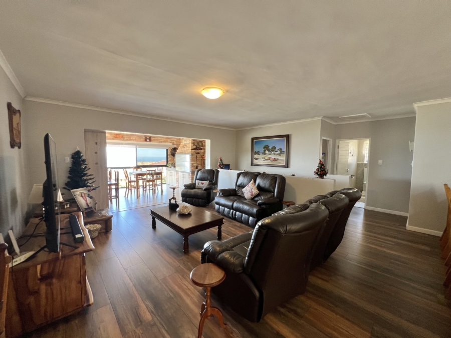 3 Bedroom Property for Sale in Wavecrest Eastern Cape